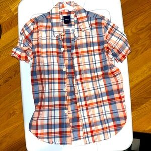 GAP Kids Red blue and white plaid short sleeve button down size 4-5 boys